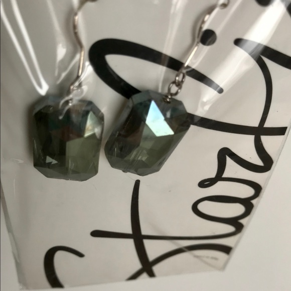 🆕Starfish Project Demi; Emerald Cut Earrings - Picture 5 of 6